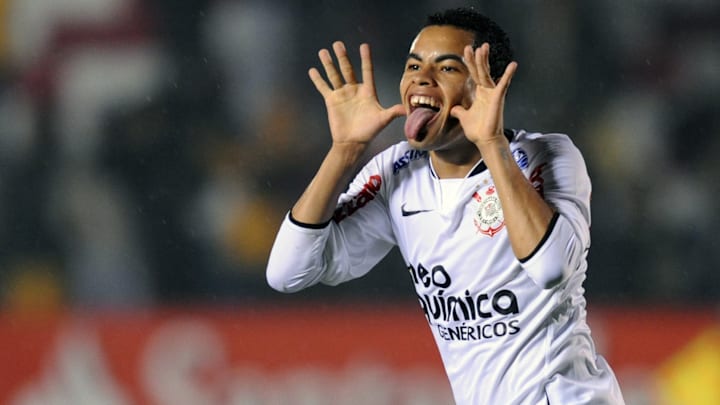 Foto publicada por Willian reacendeu o debate sobre a volta do atacante, hoje no Shakhtar Donetsk